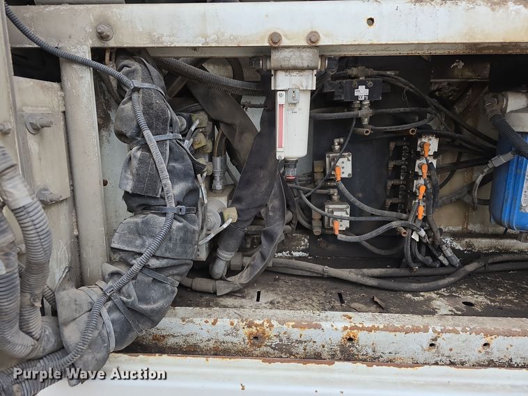 image for item DW3930 2018 Freightliner Business Class M2 street sweeper truck