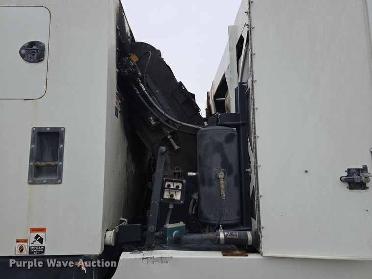 image for item DW3930 2018 Freightliner Business Class M2 street sweeper truck