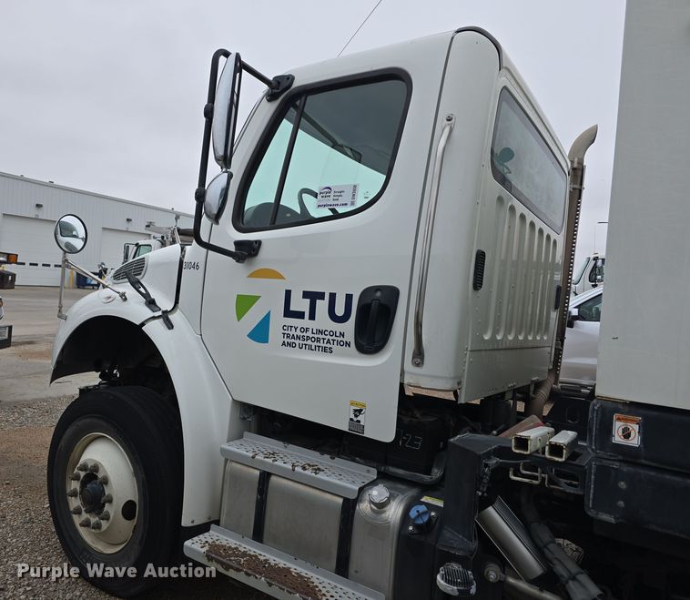 image for item DW3930 2018 Freightliner Business Class M2 street sweeper truck