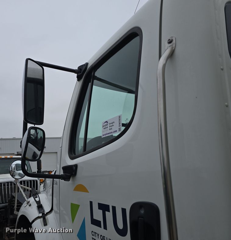 image for item DW3930 2018 Freightliner Business Class M2 street sweeper truck