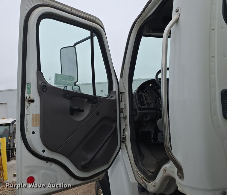 image for item DW3930 2018 Freightliner Business Class M2 street sweeper truck