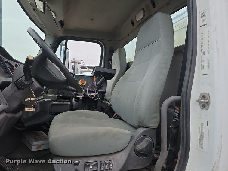 image for item DW3930 2018 Freightliner Business Class M2 street sweeper truck