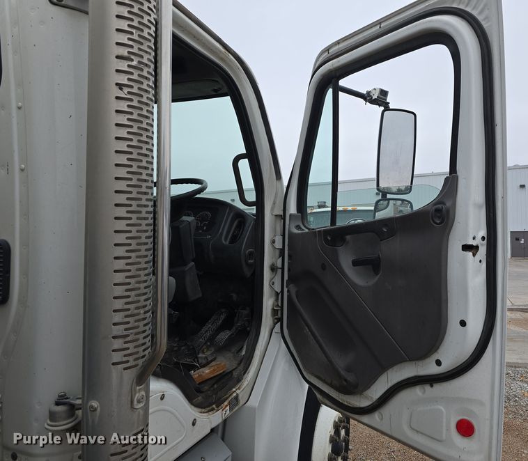 image for item DW3930 2018 Freightliner Business Class M2 street sweeper truck