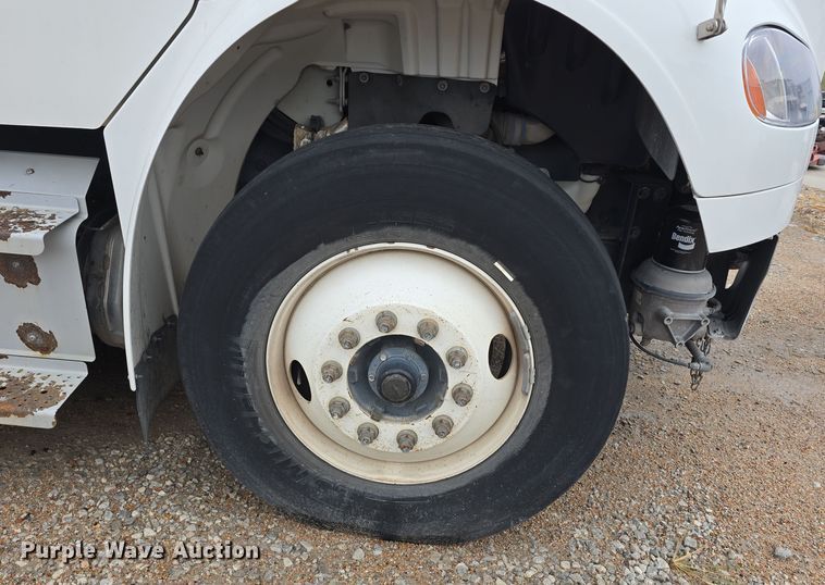 image for item DW3930 2018 Freightliner Business Class M2 street sweeper truck