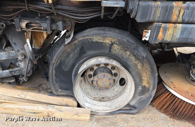 image for item DW3930 2018 Freightliner Business Class M2 street sweeper truck