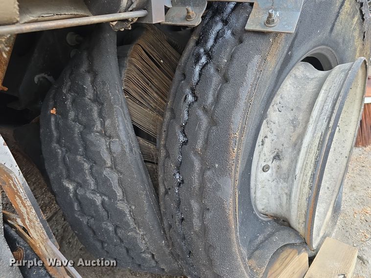 image for item DW3930 2018 Freightliner Business Class M2 street sweeper truck