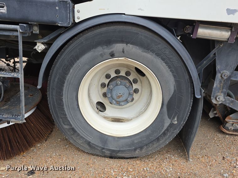 image for item DW3930 2018 Freightliner Business Class M2 street sweeper truck