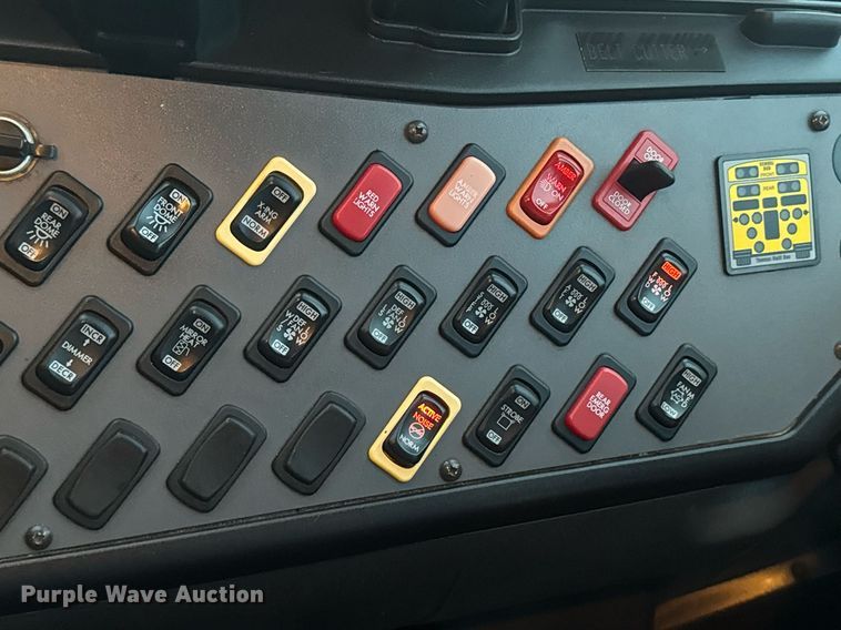 image for item DX3924 2014 Thomas  Saf-T-Liner C2 school bus