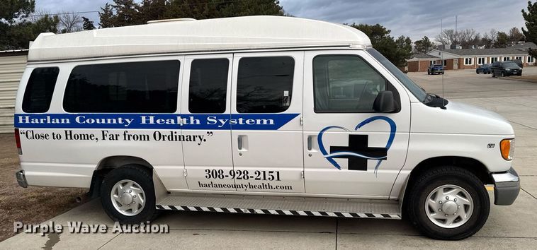 image for item DX3928 1999 Ford E350 Super Duty XLT handicap accessible van