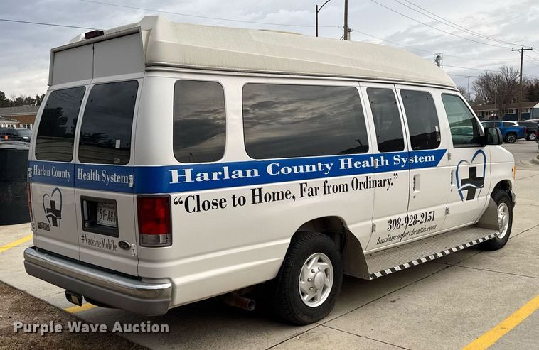 image for item DX3928 1999 Ford E350 Super Duty XLT handicap accessible van