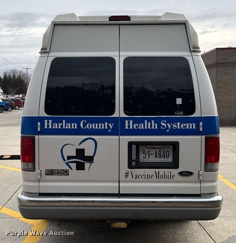 image for item DX3928 1999 Ford E350 Super Duty XLT handicap accessible van