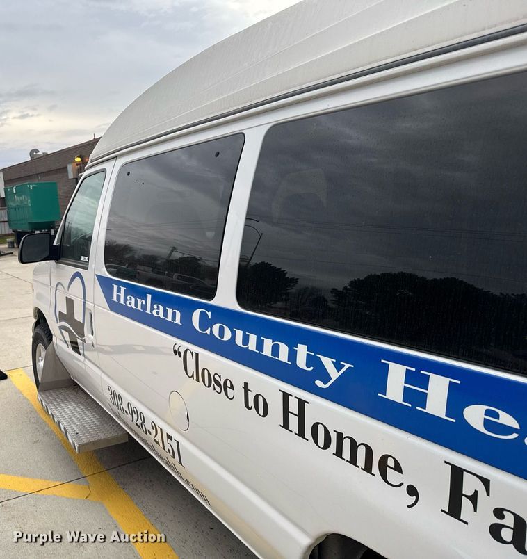 image for item DX3928 1999 Ford E350 Super Duty XLT handicap accessible van