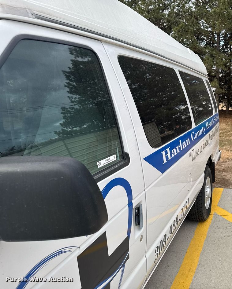 image for item DX3928 1999 Ford E350 Super Duty XLT handicap accessible van