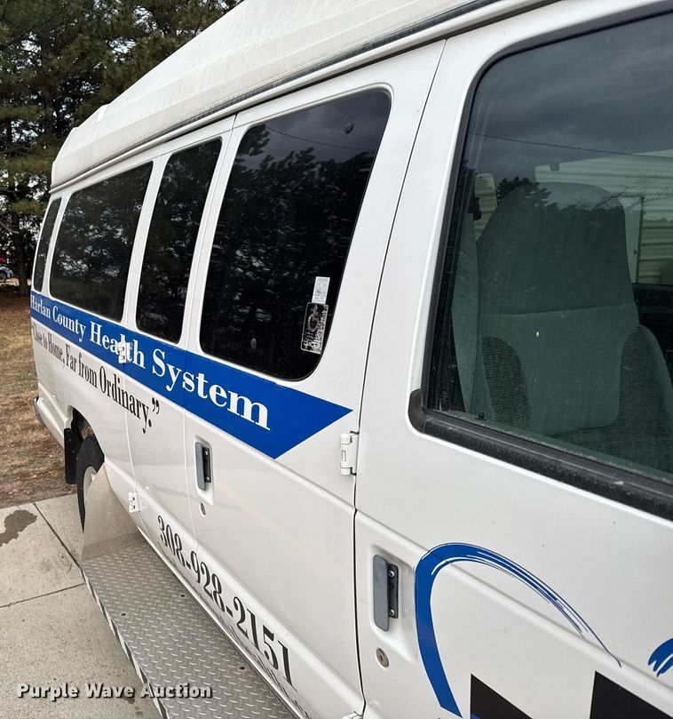 image for item DX3928 1999 Ford E350 Super Duty XLT handicap accessible van