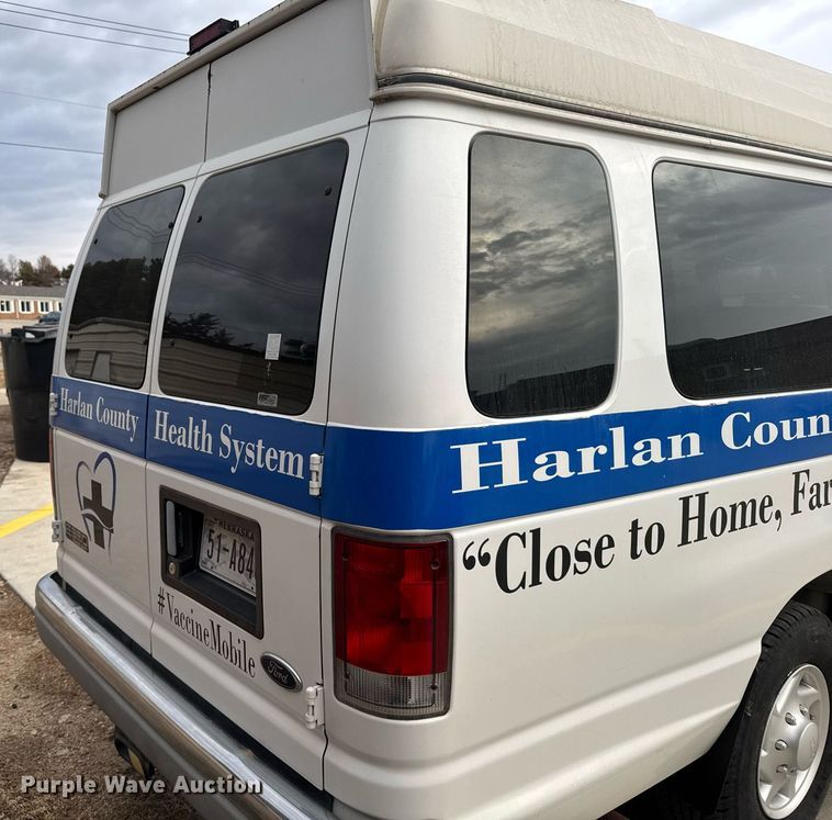 image for item DX3928 1999 Ford E350 Super Duty XLT handicap accessible van