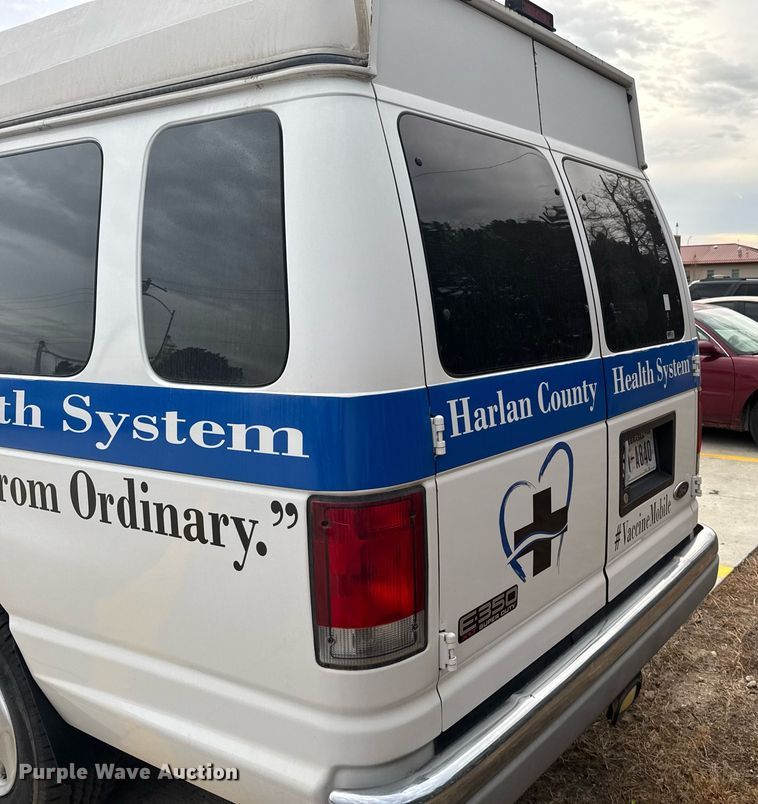 image for item DX3928 1999 Ford E350 Super Duty XLT handicap accessible van