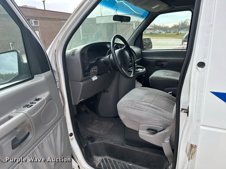 image for item DX3928 1999 Ford E350 Super Duty XLT handicap accessible van