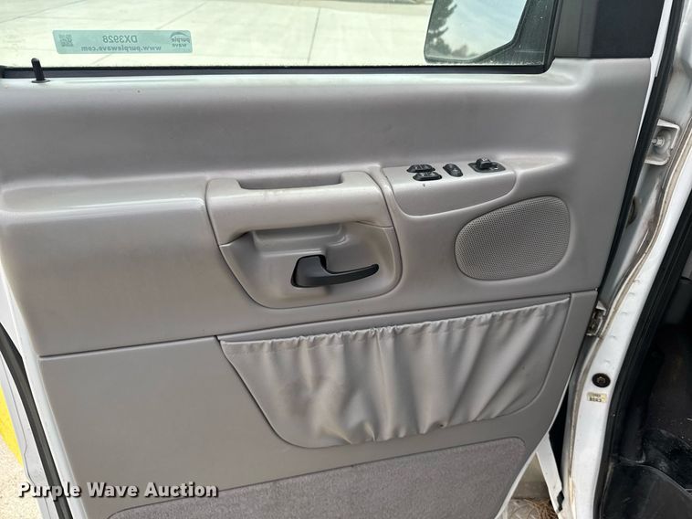 image for item DX3928 1999 Ford E350 Super Duty XLT handicap accessible van