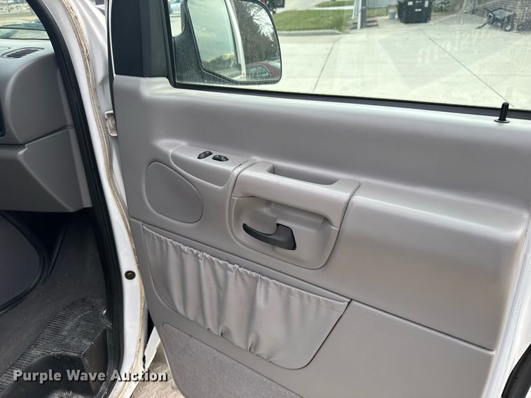 image for item DX3928 1999 Ford E350 Super Duty XLT handicap accessible van