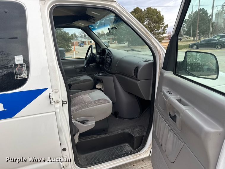 image for item DX3928 1999 Ford E350 Super Duty XLT handicap accessible van