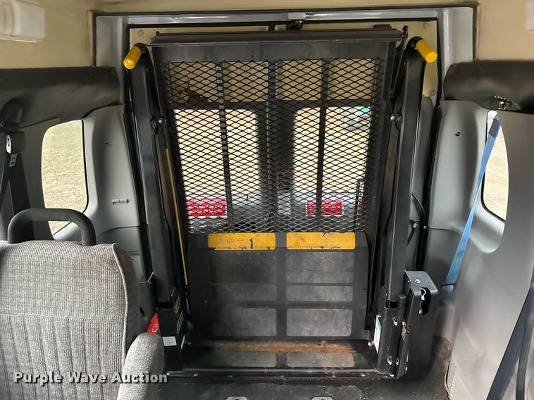 image for item DX3928 1999 Ford E350 Super Duty XLT handicap accessible van