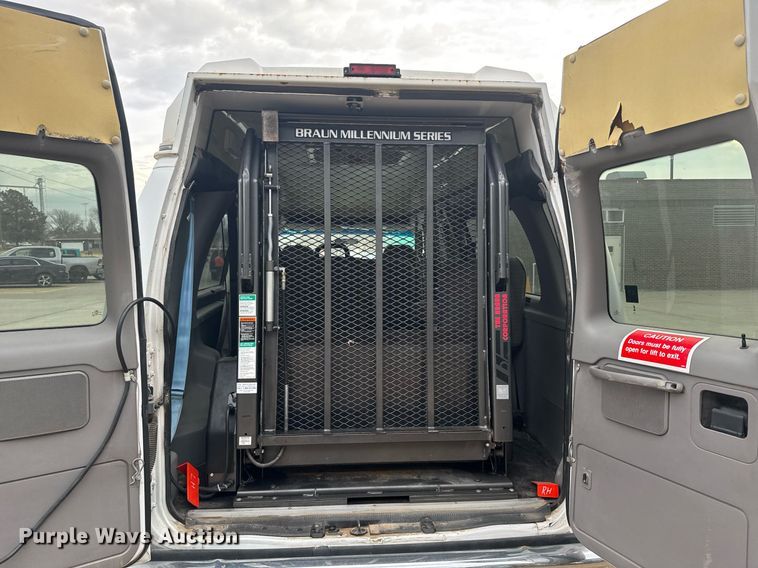 image for item DX3928 1999 Ford E350 Super Duty XLT handicap accessible van
