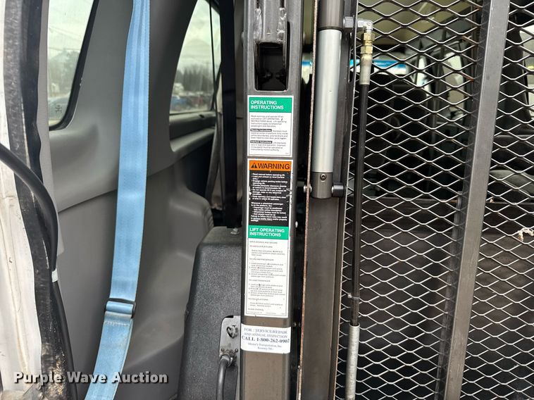 image for item DX3928 1999 Ford E350 Super Duty XLT handicap accessible van