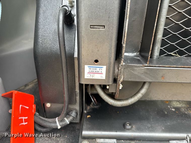 image for item DX3928 1999 Ford E350 Super Duty XLT handicap accessible van