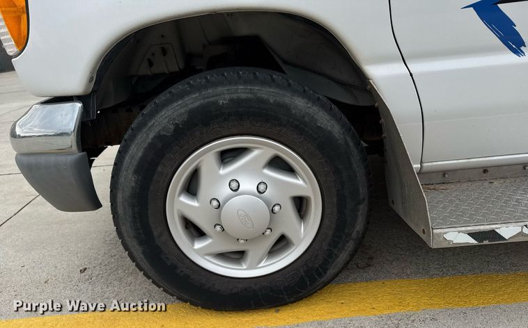 image for item DX3928 1999 Ford E350 Super Duty XLT handicap accessible van