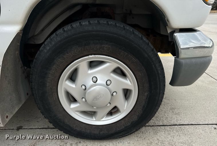 image for item DX3928 1999 Ford E350 Super Duty XLT handicap accessible van