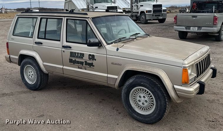 image for item DX3930 1993 Jeep Cherokee SUV