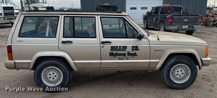 image for item DX3930 1993 Jeep Cherokee SUV