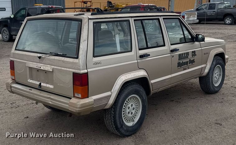 image for item DX3930 1993 Jeep Cherokee SUV