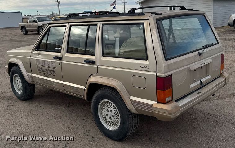 image for item DX3930 1993 Jeep Cherokee SUV