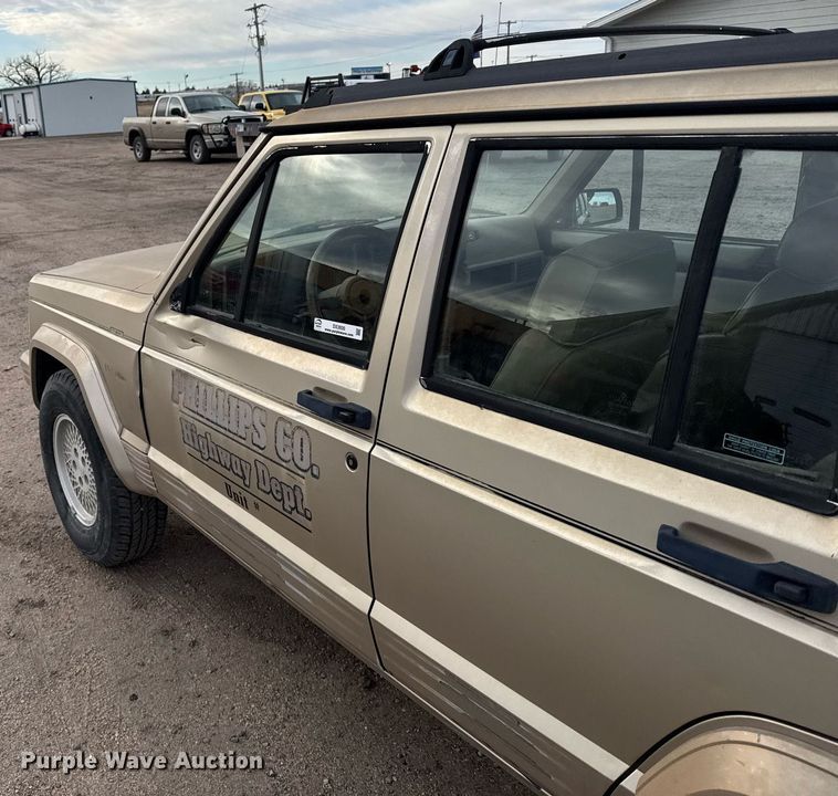 image for item DX3930 1993 Jeep Cherokee SUV