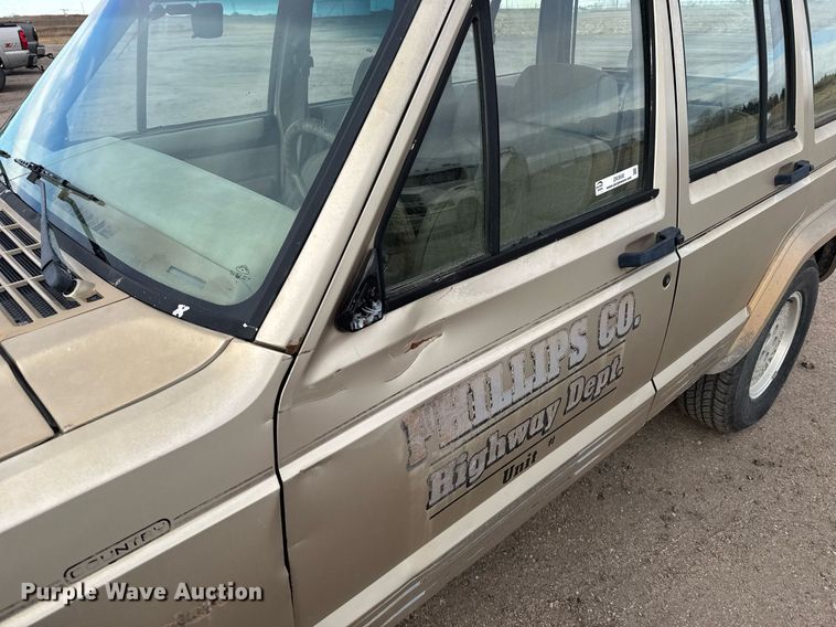 image for item DX3930 1993 Jeep Cherokee SUV