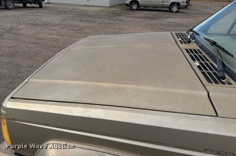 image for item DX3930 1993 Jeep Cherokee SUV