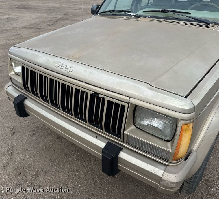 image for item DX3930 1993 Jeep Cherokee SUV