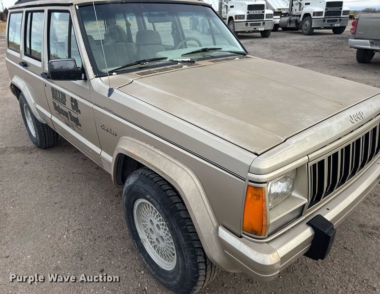 image for item DX3930 1993 Jeep Cherokee SUV