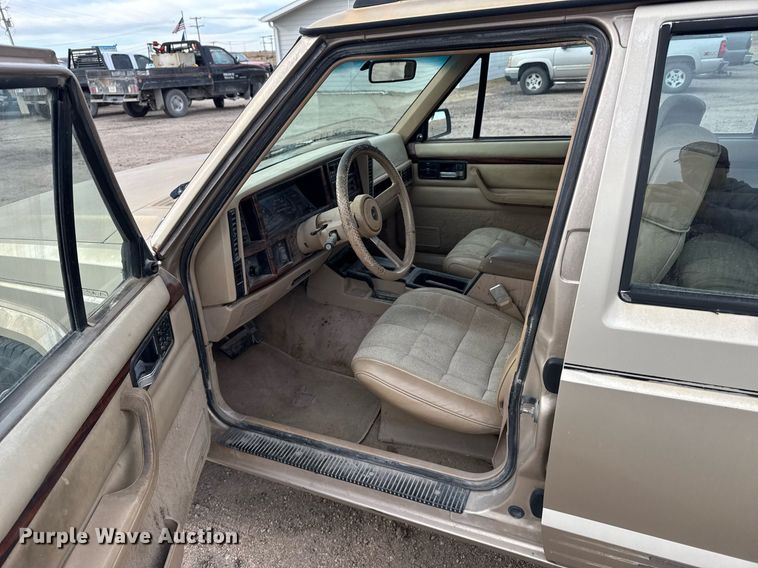 image for item DX3930 1993 Jeep Cherokee SUV