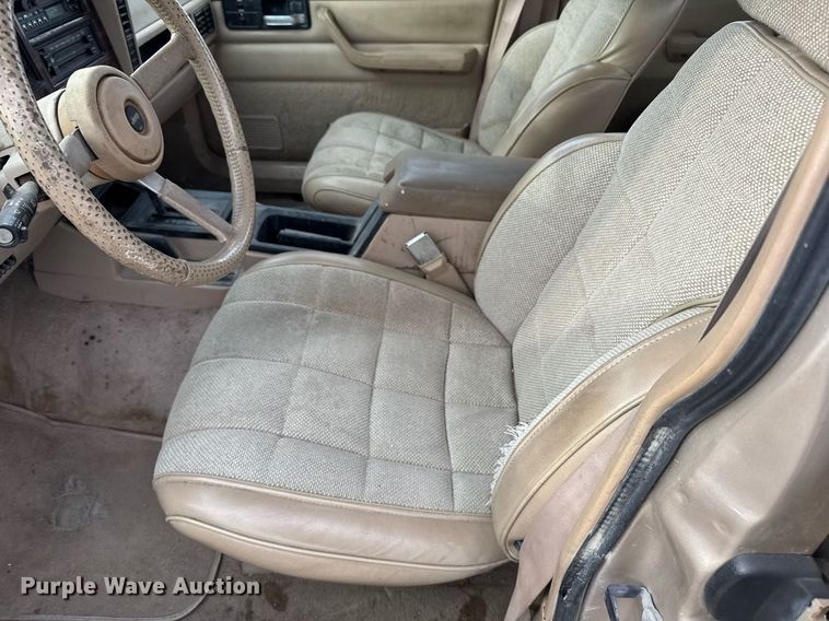 image for item DX3930 1993 Jeep Cherokee SUV