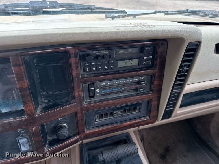 image for item DX3930 1993 Jeep Cherokee SUV