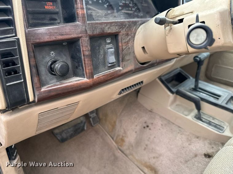 image for item DX3930 1993 Jeep Cherokee SUV