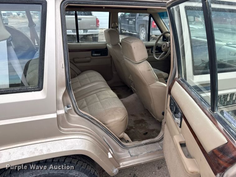 image for item DX3930 1993 Jeep Cherokee SUV