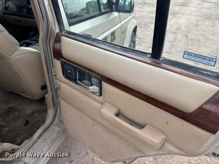 image for item DX3930 1993 Jeep Cherokee SUV