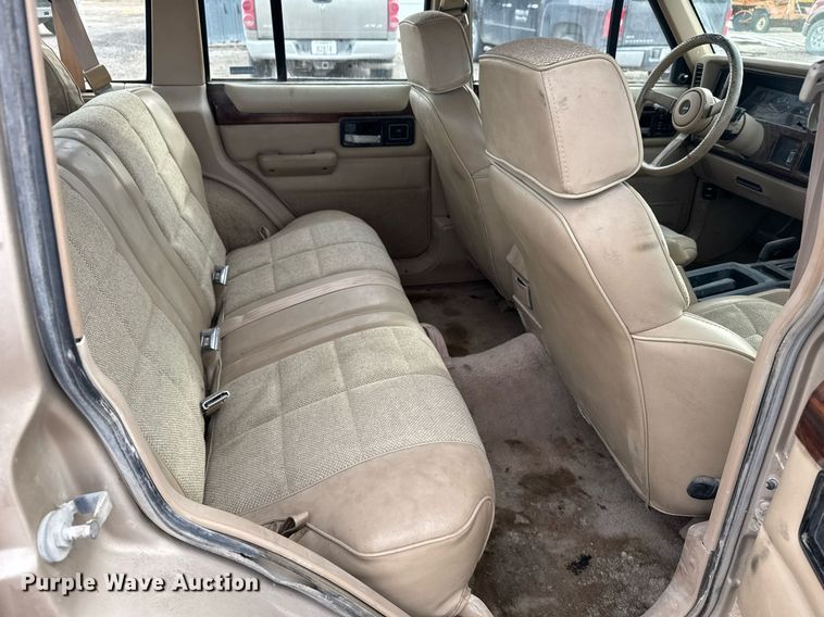 image for item DX3930 1993 Jeep Cherokee SUV