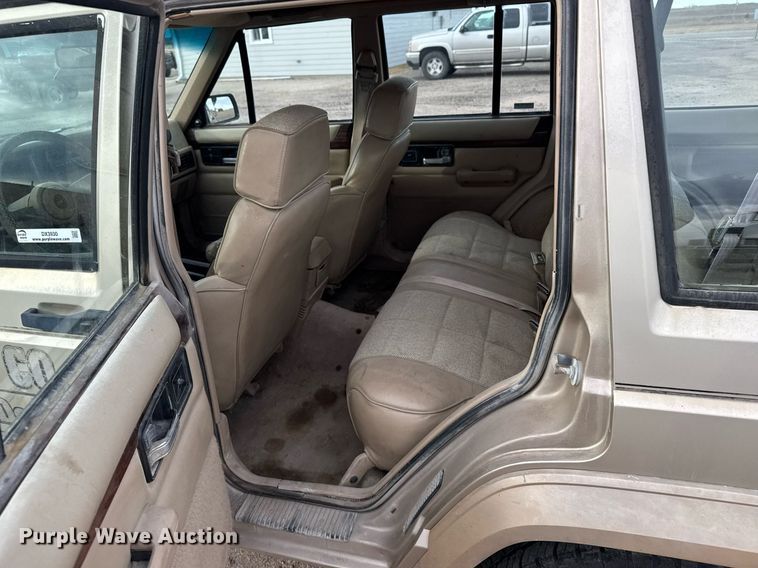 image for item DX3930 1993 Jeep Cherokee SUV