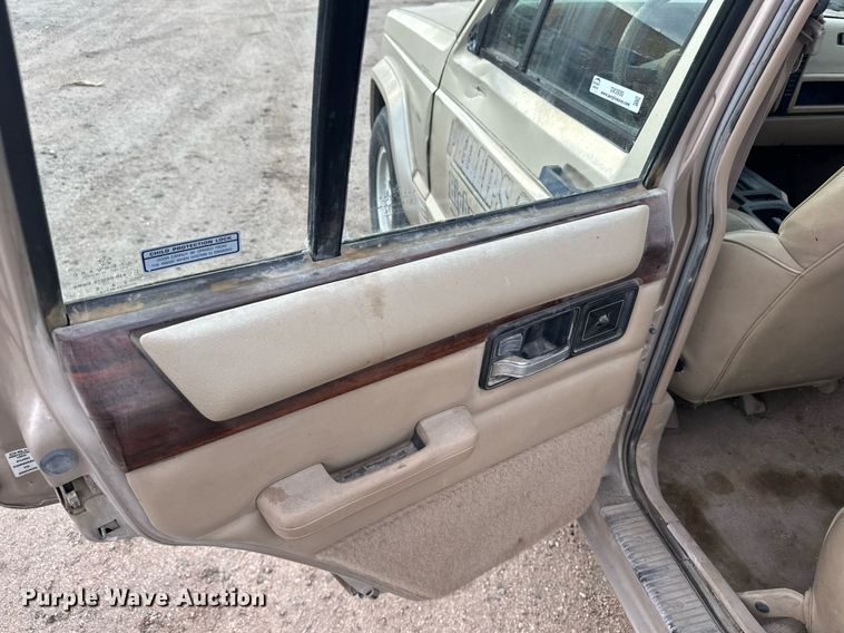 image for item DX3930 1993 Jeep Cherokee SUV