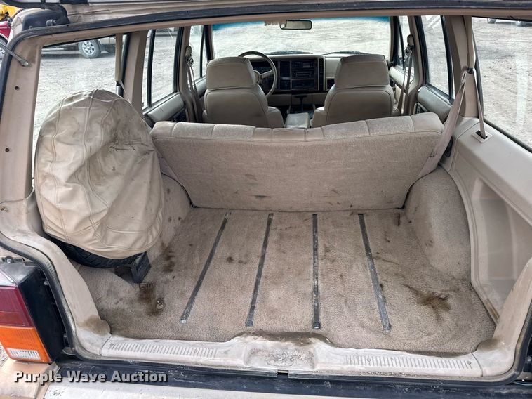 image for item DX3930 1993 Jeep Cherokee SUV