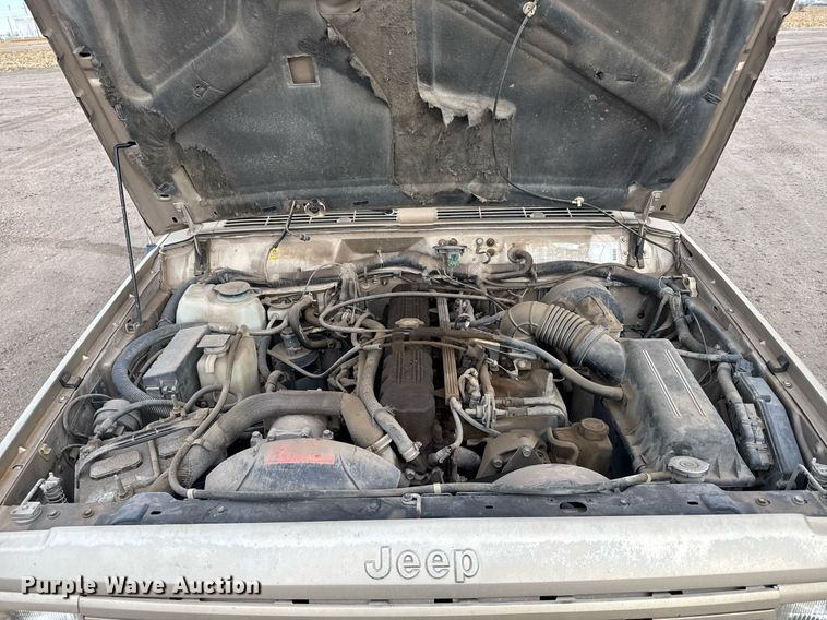 image for item DX3930 1993 Jeep Cherokee SUV